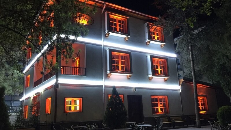 "Dış cephe aydınlatma sistemleri ile binalarınıza estetik ve fonksiyonel bir görünüm kazandırın. LED, solar ve akıllı aydınlatma çözümleriyle fark yaratın!"